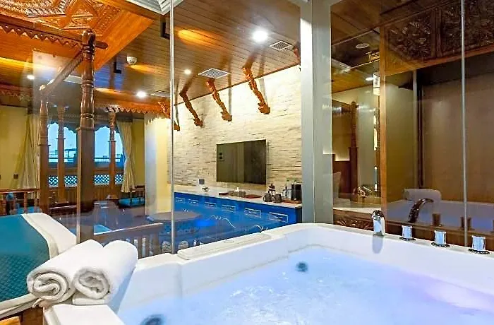Hotel Aarya &